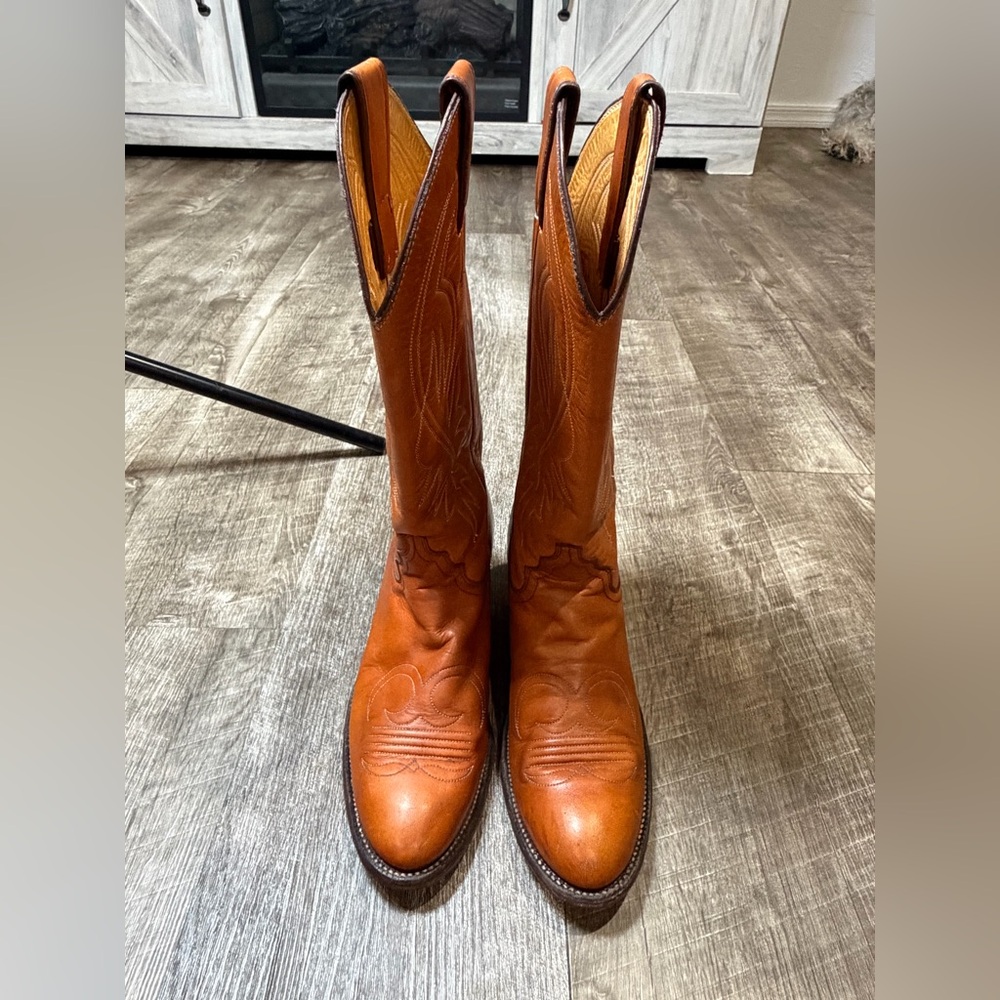 Vintage Justin Tan Brown Classic Cowboy Boots Ladies boots size 8 A narrow